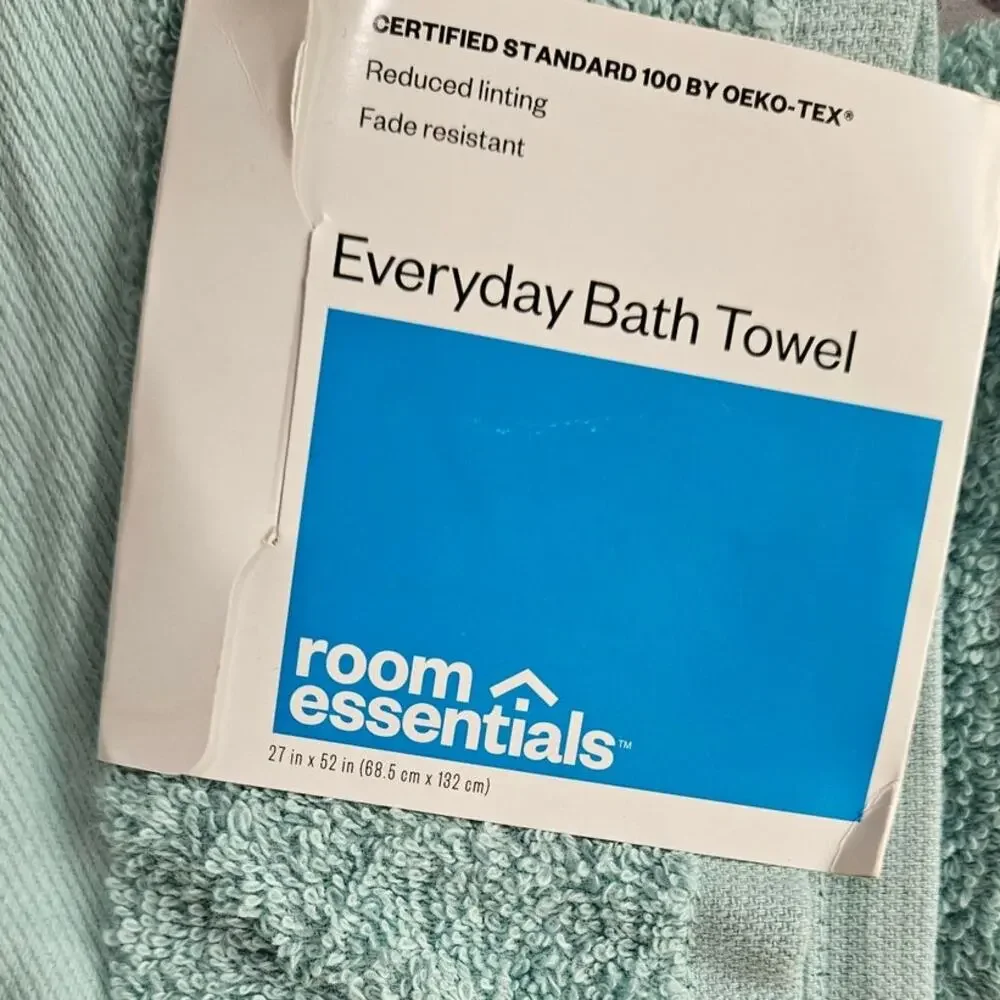 ROOM ESSENTIALS Turquoise Bath Towel Soft Absorbent Cotton Blend NEW with Tags